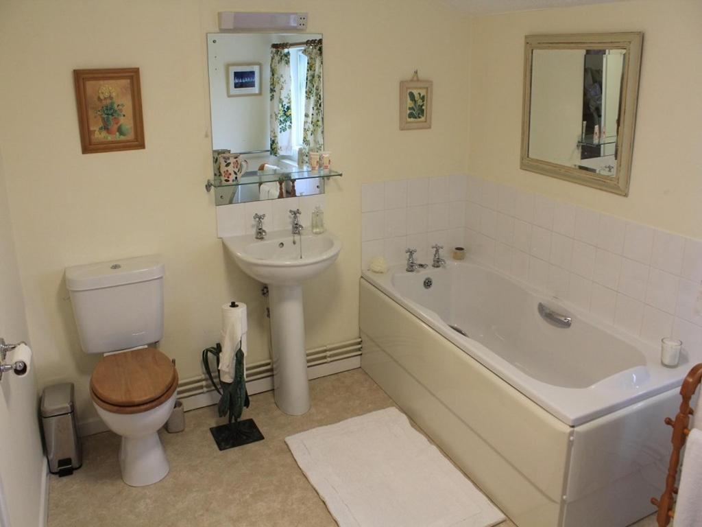 Church Farmhouse B & B Kennett Bilik gambar