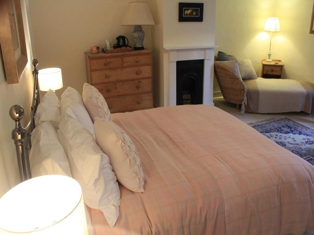 Church Farmhouse B & B Kennett Bilik gambar